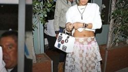 Rihanna çok şeffaf