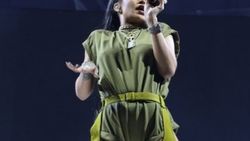 Rihanna'nın yeşil ve uzun çizmeleri