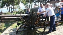 Rize Kalesi'nde Erdoğan için top atışı yapıldı
