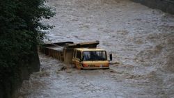 Rize'de sel can aldı