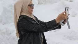 Arap turizmciler ilk kez Rize'de kar gördü