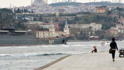 Rus savaş gemisi İstanbul Boğazı’ndan geçti