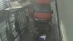 Rusya'da dikkatsiz sürücü durağa daldı