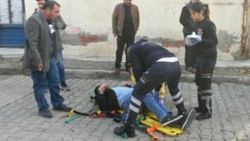 Kavgayı ayırmak isteyen adam tabancayla vurulup yaralandı