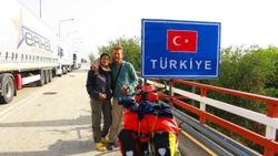 Dünya turundaki bisikletli çift Antalya'dan geçti