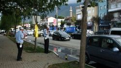 Çarptığı kadını bırakıp olay yerinden kaçtı