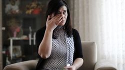 Terör saldırısında kaybettiği bebeğinin emziğiyle avunuyor