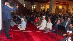 Camide vaaz yerine uyuşturucuya karşı seminere devam