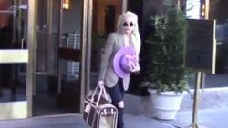 Lady Gaga köpeği için 8 bin liralık çanta aldı