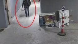 Babasına bombalı paket yollayan şahıs yargılanıyor