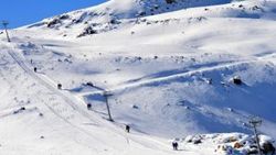 Hakkari dağlarında kayak ve snowboard gösterisi