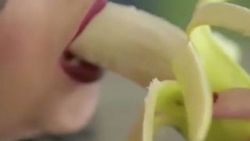 Mısırlı şarkıcıya tutuklama: Muzu 'Aşırı seksi' yedi