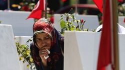 Şehitlikte bayram arifesi