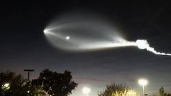 Falcon-9 roketi, Los Angeles’ı aydınlattı