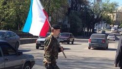 Kırım'da Ukrayna bayrağı indirilip Kırım bayrağı asıldı