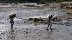 Filipinler'de kasırga ve yangın