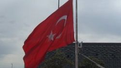 İstanbul'da bayraklar yarıya indirildi İZLE