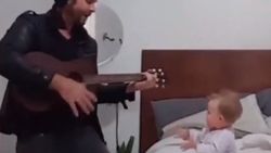 Müzik sevdalısı baba-oğul