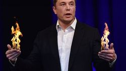 Elon Musk alev silahını tanıttı