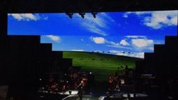 Tarkan Windows ovalarında konser verdi