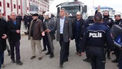 Kars'ta karşıt görüşlü öğrenciler arasında arbede