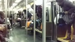 New York metrosunda fare paniği