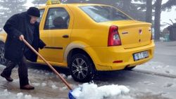 Uludağ'a bahar ayında kar yağdı