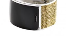 Samsung’un Swarovski koleksiyonu Gear S ile genişliyor