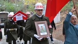 Kayalıklardan düşerek şehit olan askere veda