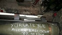 Mehmetçik cepheden Yörük teyzeyi selamladı
