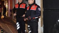 Mühürlü lokalde kumar oynattılar