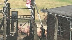 Çıplak eylemciler Auschwitz'de kanlı eylem yaptı