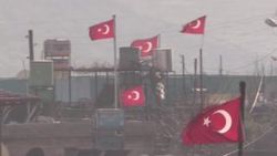 Vatandaşlar evlerini Türk bayraklarıyla donattı