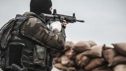 Şırnak'ta kadın terörist teslim oldu