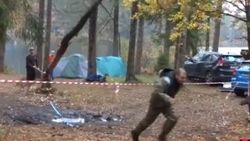 Rusya'da çektiği ağacın altında kalan adam