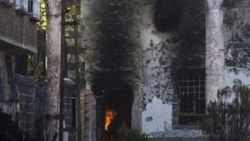 Teröristler 89 camiyi yaktı