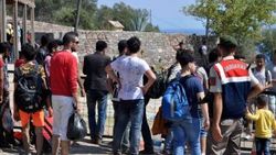 Suriyeli grup Yunanistan sınırına gitmek için toplandı