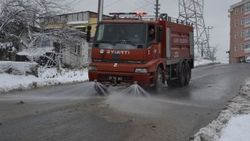 Zonguldak'ta karlar deniz suyuyla temizlendi