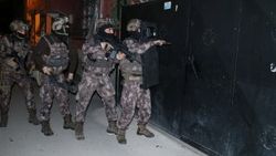 İzmir'de terör örgütünün hücre evine operasyon