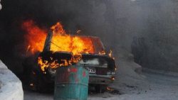 Urfa'da bir genç para vermeyen babasının otomobilini yaktı