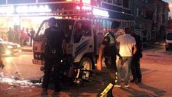 Kamyonet motorize polislerle çarpıştı: 2 polis yaralı
