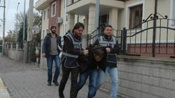 Dolandırıcıya kanan kadın tüm parasını balkondan attı