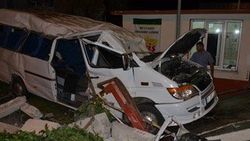 Samsun'da anne ile oğlu kaza yapan minibüste can verdi