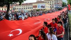 Samsun'da 1919 metrelik Türk bayrağı açıldı