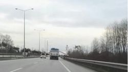 Dorse kapağı açık kamyon bisikletliye çarptı