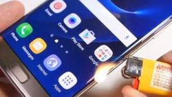 Samsung S7 Edge çakmakla yakıldı İZLE