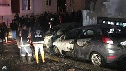 Sancaktepe’de park halindeki iki araç yandı