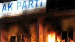 Şanlıurfa'da AK Parti binasında yangın