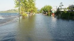 Sapanca Gölü taştı