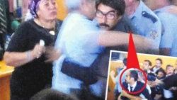 Sarısülük Davası'nda peruğun düştüğü o an
